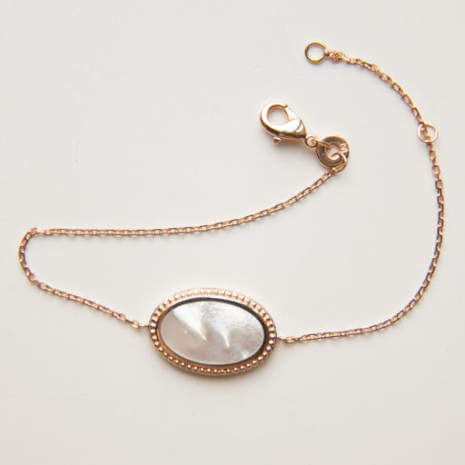 Bracelet avec pendentif ovale nacré en plaqué or 4