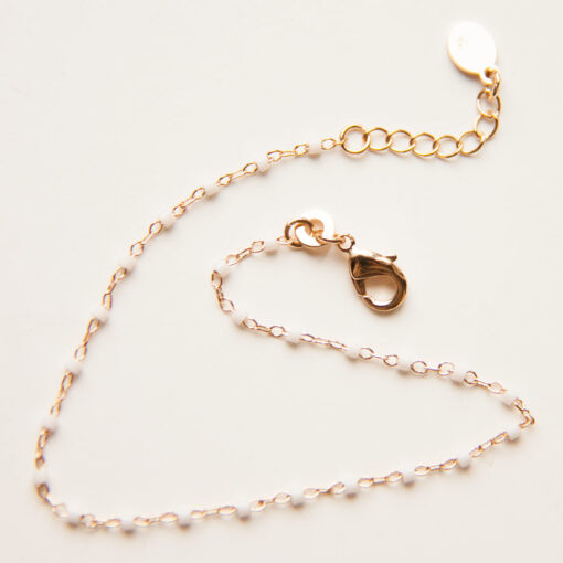 Bracelet perlé blanc en plaqué or 1