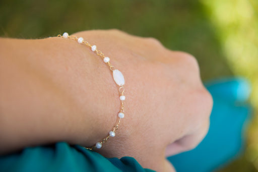 Bracelet perlé blanc perle centrale 5