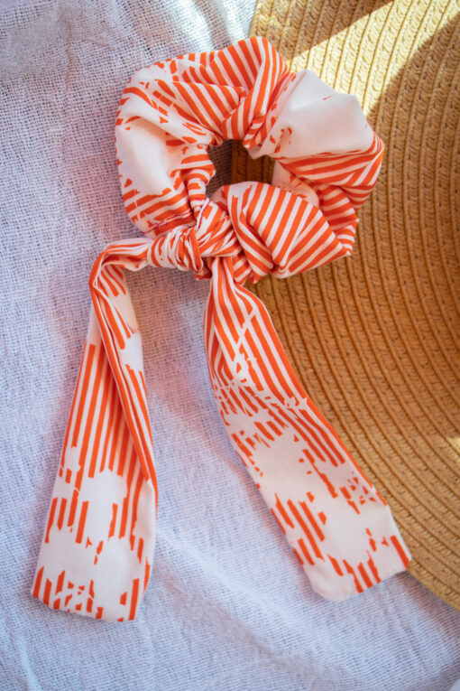 Red and white striped Heliboo scrunchie 2