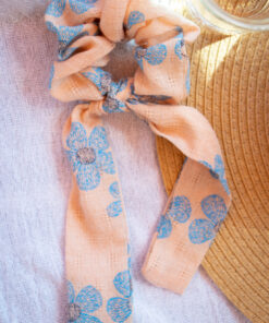 Heliboo scrunchie with blue flower print 5