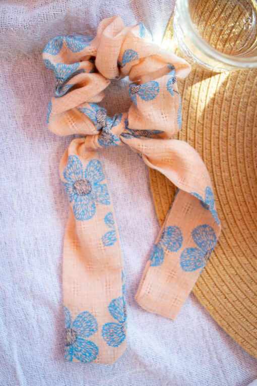 Heliboo scrunchie with blue flower print 3