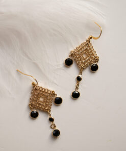 Boucles d'oreilles pendantes noires et dorées 5