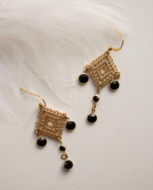 Boucles d'oreilles pendantes noires et dorées 3