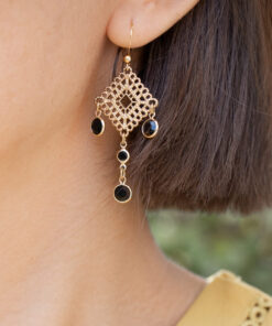 Boucles d'oreilles pendantes noires et dorées 4