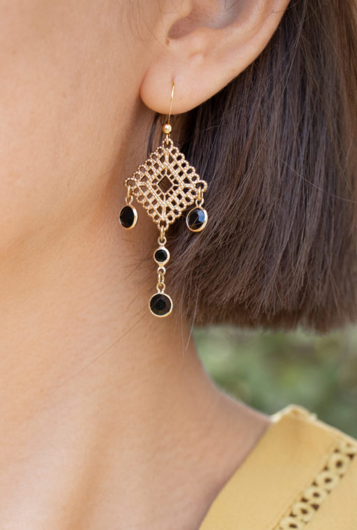 Boucles d'oreilles pendantes noires et dorées 2