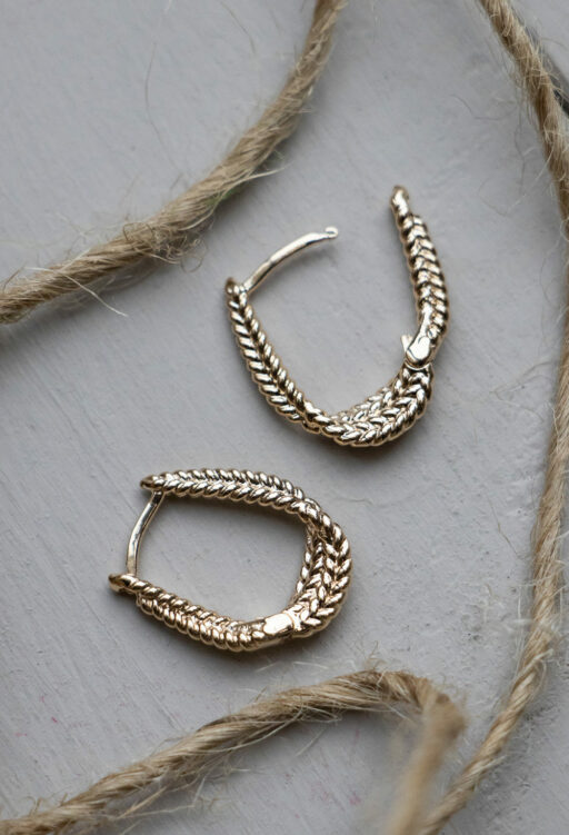 Braided hoop earrings in gold plate 1