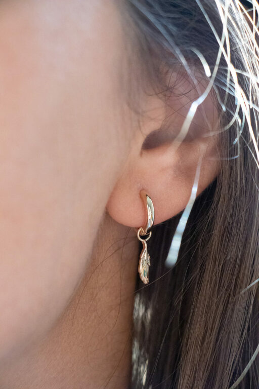 Gold-plated feather mini hoop earrings 1