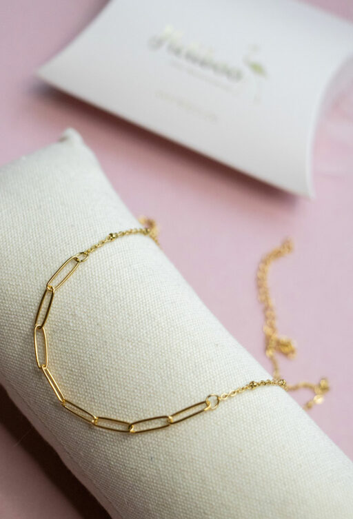 Gold Irina necklace 1