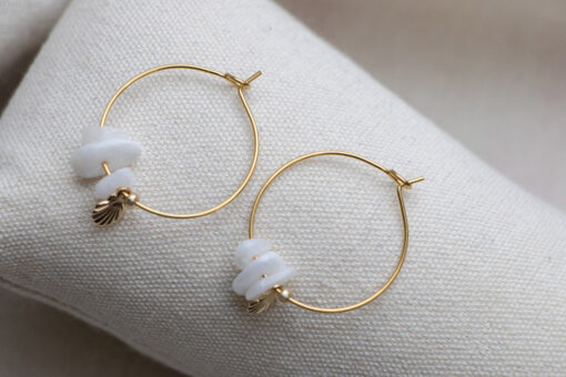 Hoop earrings with small golden shells 2