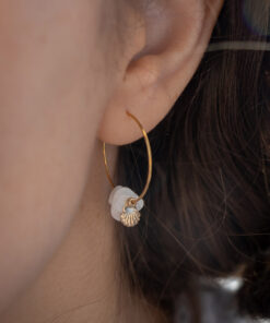 Hoop earrings with small golden shells 7