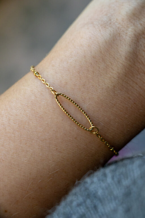 Diane golden bracelet 1